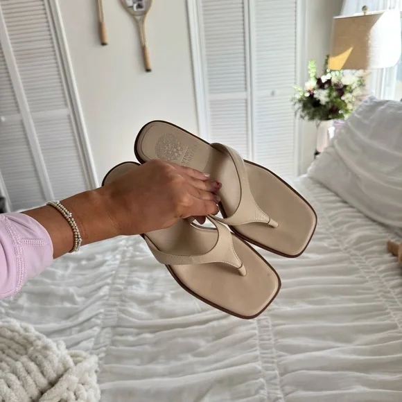 Chic Cream Square Toe Vince Camuto Cannetta Kitten Heels - Picture 3 of 4